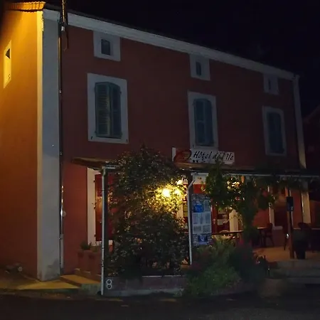 호텔 De L'ile Chez Wendy Et Fred 2*