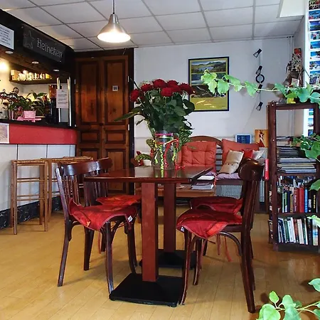 호텔 De L'ile Chez Wendy Et Fred 2*